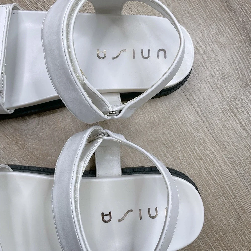 Unisa Sandals Women Size 8 White Strappy Flat Platform Faux Leather NWOB
